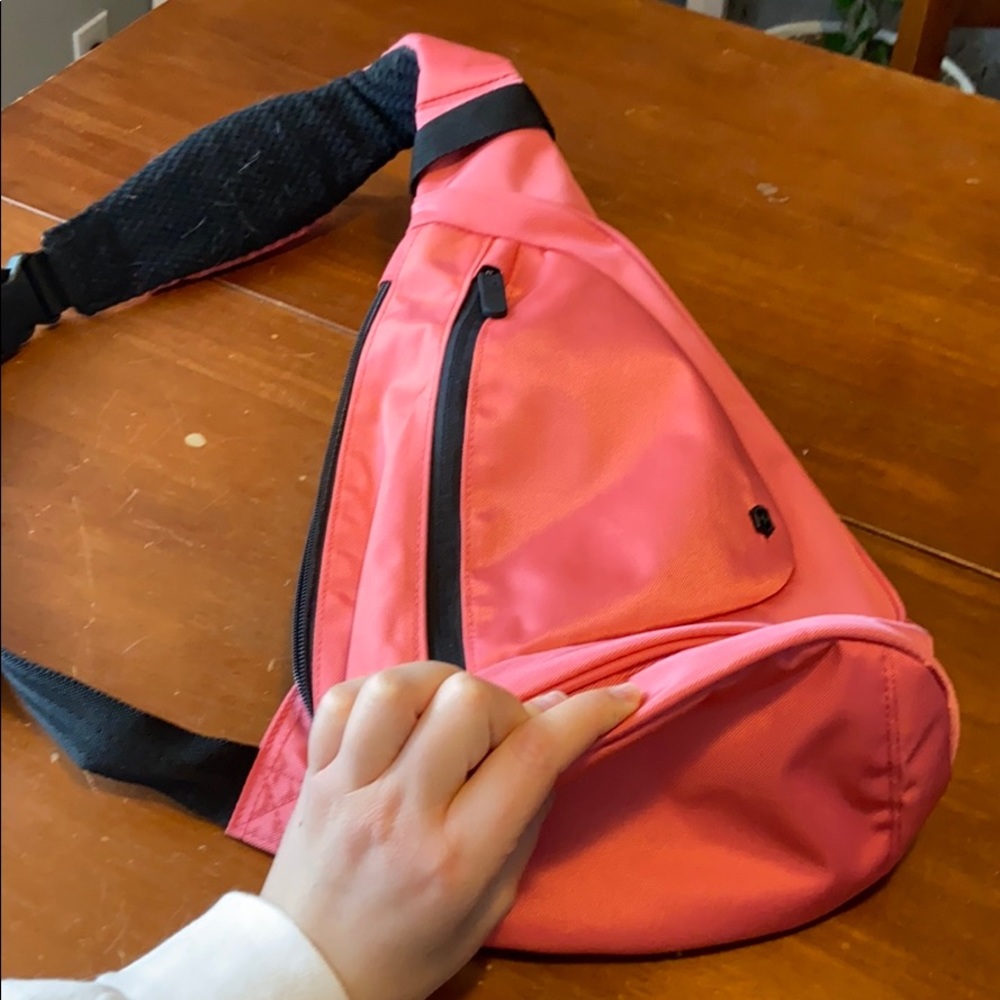 Victorinox altmont pink sling compartment bag 3.0